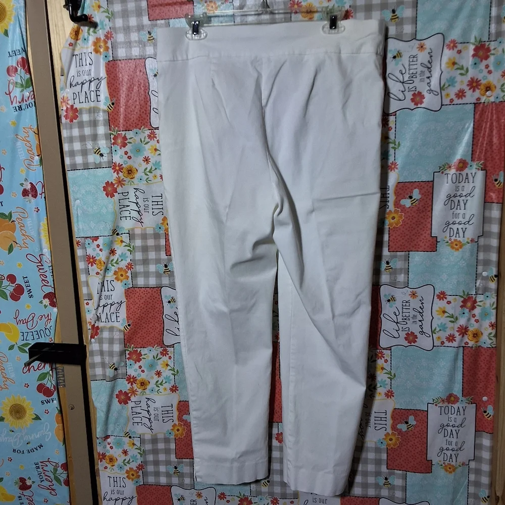PERFECT STRECH BY CHICO'S WHITE PULL ON PANTS